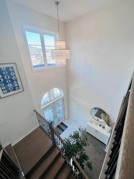 Luxury Oakville Home, Hot Tub, Fireplace, New Home - Property Image 17