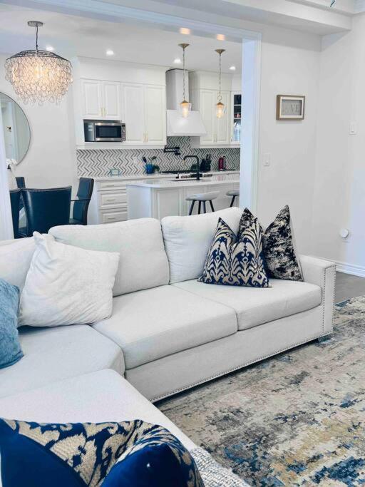 Luxury Oakville Home, Hot Tub, Fireplace, New Home - Property Image 31