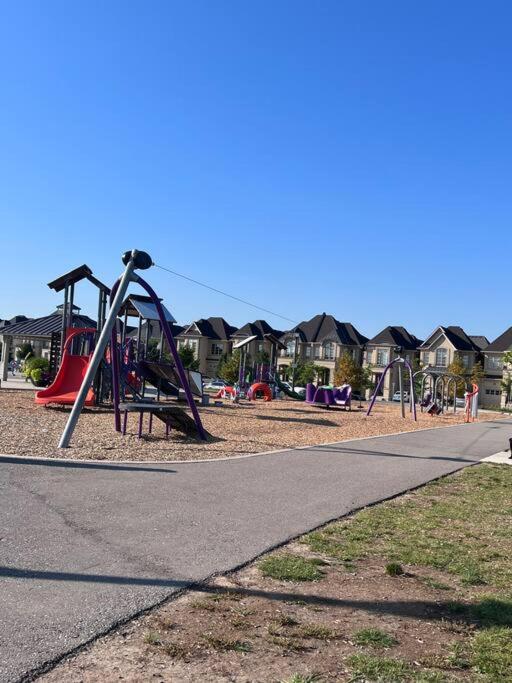 Luxury Oakville Home, Hot Tub, Fireplace, New Home - Property Image 22