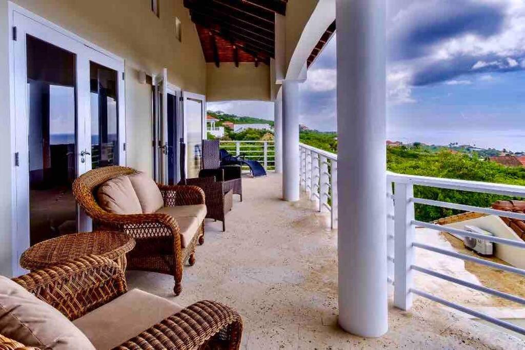 NewVilla-Coral Estate-WalktoBeach-Private Pool-up to 16 Guests SeaView