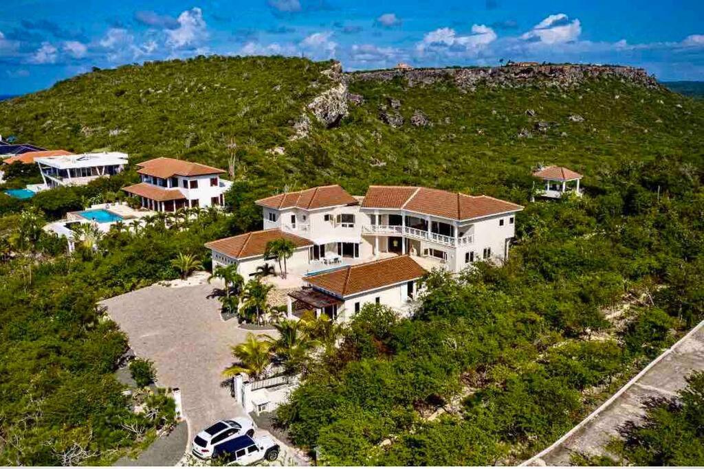 NewVilla-Coral Estate-WalktoBeach-Private Pool-up to 16 Guests SeaView