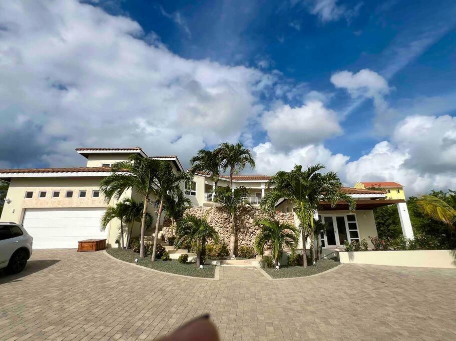NewVilla-Coral Estate-WalktoBeach-Private Pool-up to 16 Guests SeaView