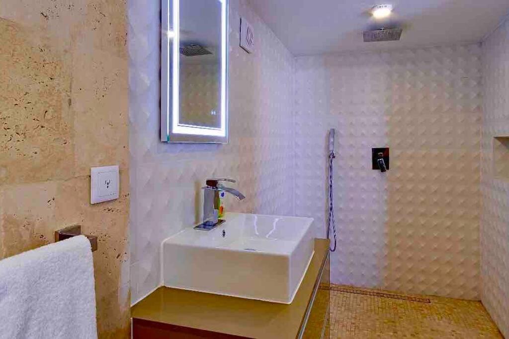 NewVilla-Coral Estate-WalktoBeach-Private Pool-up to 16 Guests SeaView