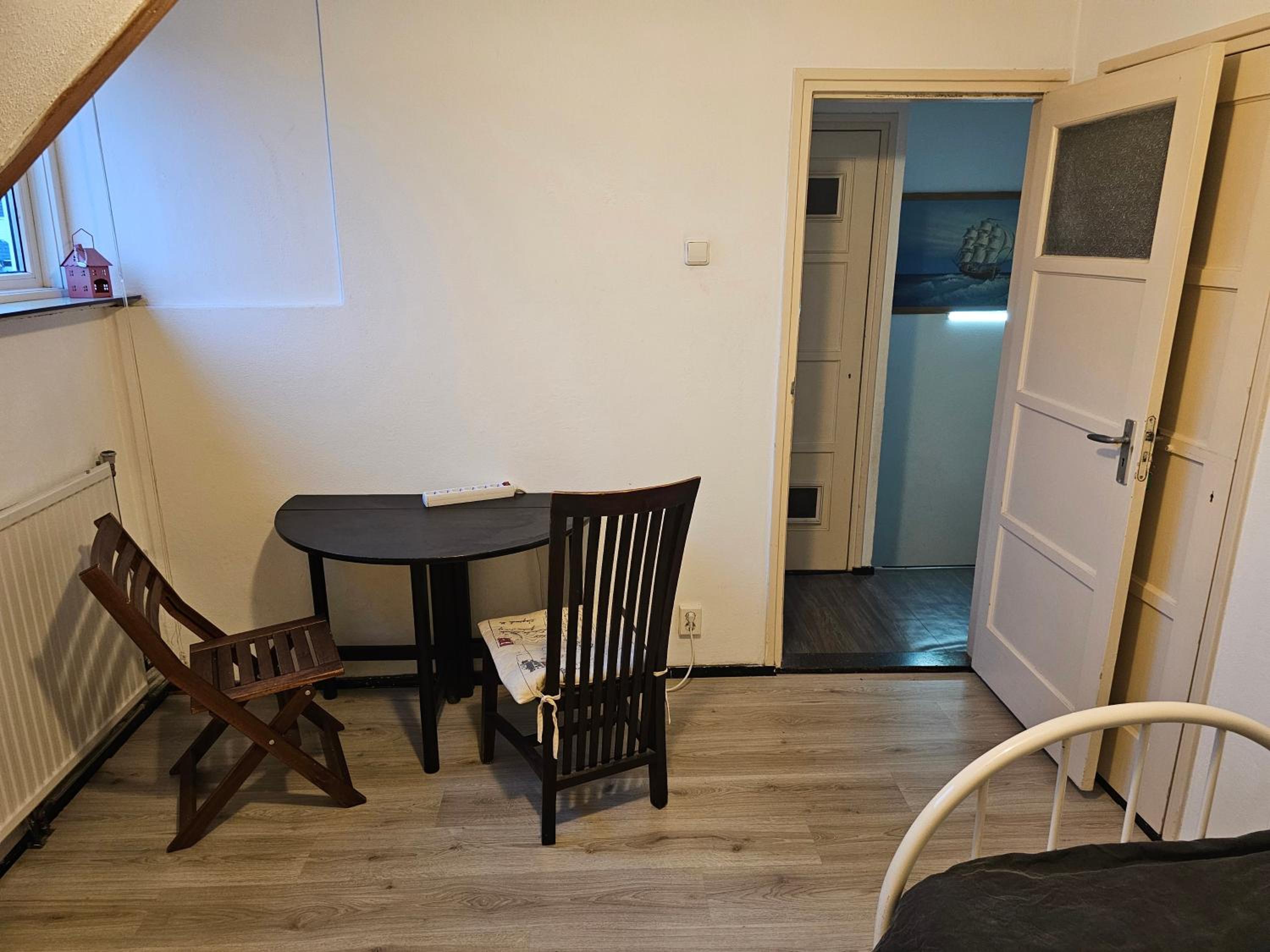 Single bed in quiet area view 4