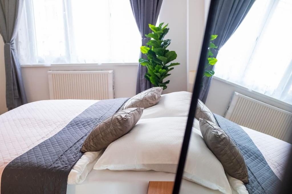 L'Mai Riverside Residence Prague