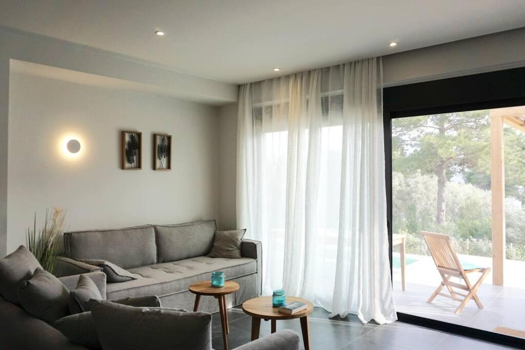 Seaside villa: Private pool, mountain view for 6 view 2