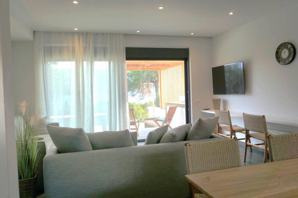 Seaside villa: Private pool, mountain view for 6 view 3