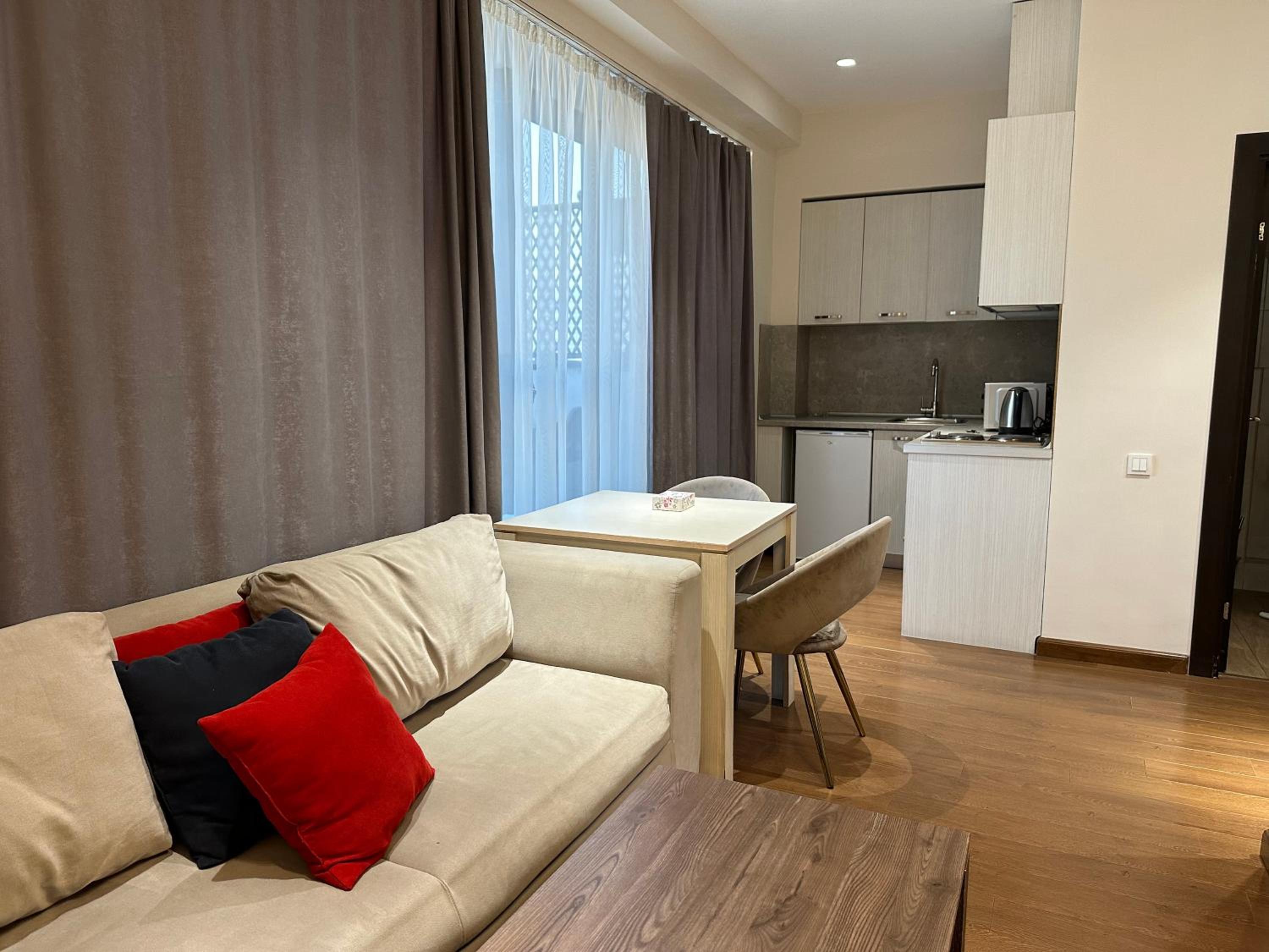 Wonderful apartment in Republic square, city center