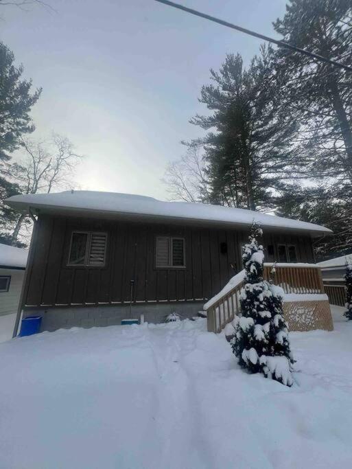 Cozy front lake cottage!