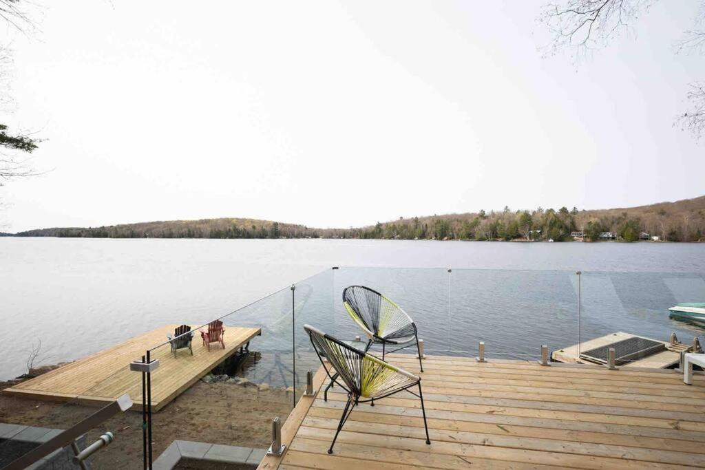 Cozy front lake cottage!