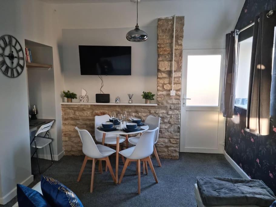 Flamingos Nest Oxford Countryside Apartment Oxford - Bicester Village - Blenheim Palace Festival - WiFi- Free Parking view 3
