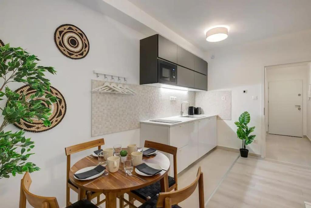 Terrace Vista-Modern 2BR Retreat