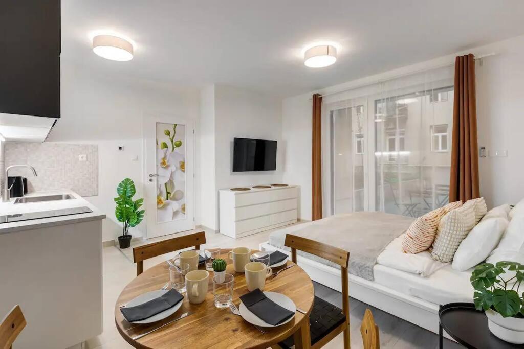 Terrace Vista-Modern 2BR Retreat