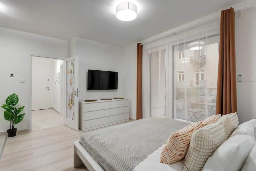 Terrace Vista-Modern 2BR Retreat