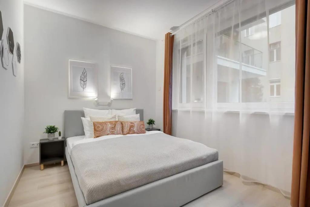 Terrace Vista-Modern 2BR Retreat