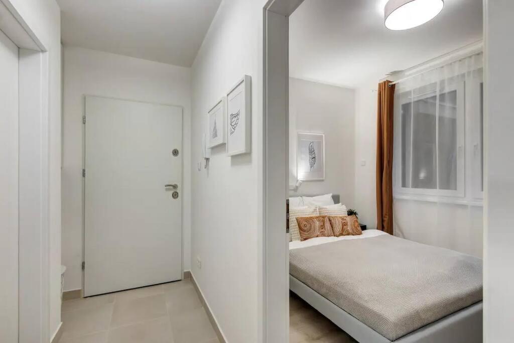 Terrace Vista-Modern 2BR Retreat