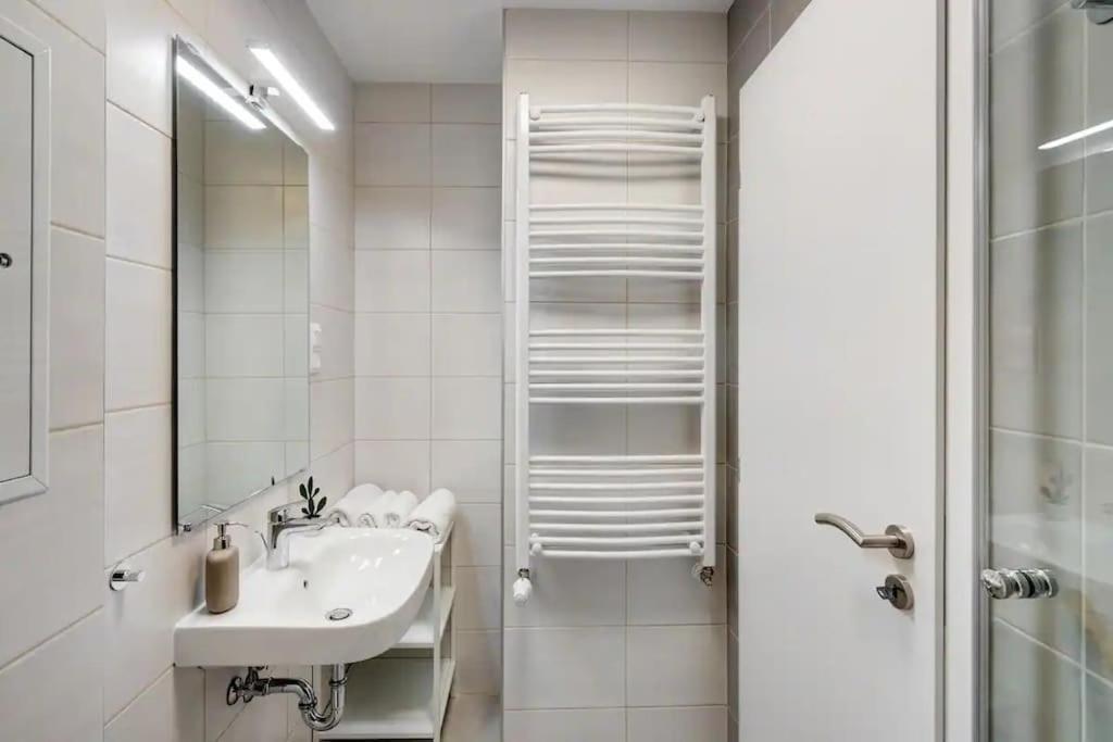 Terrace Vista-Modern 2BR Retreat