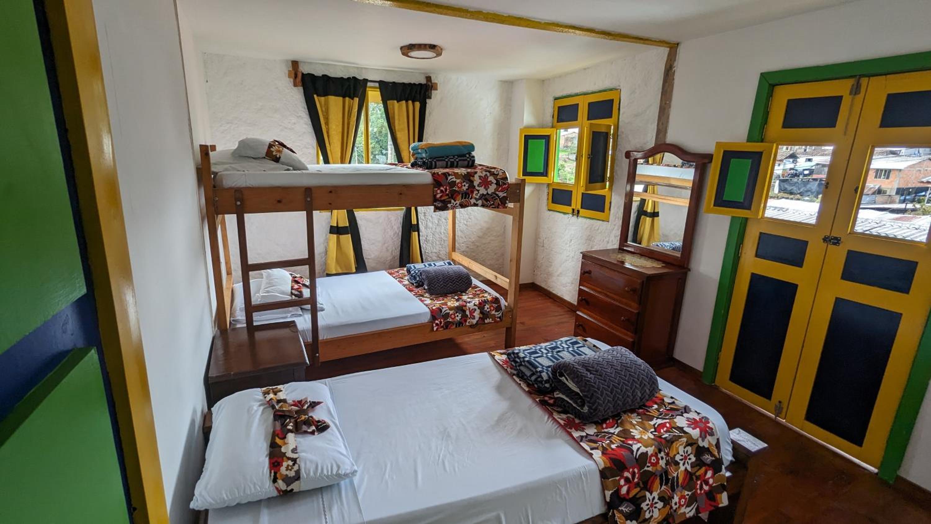 El Aguacate - Casa Tipica Cafetera Colombiana