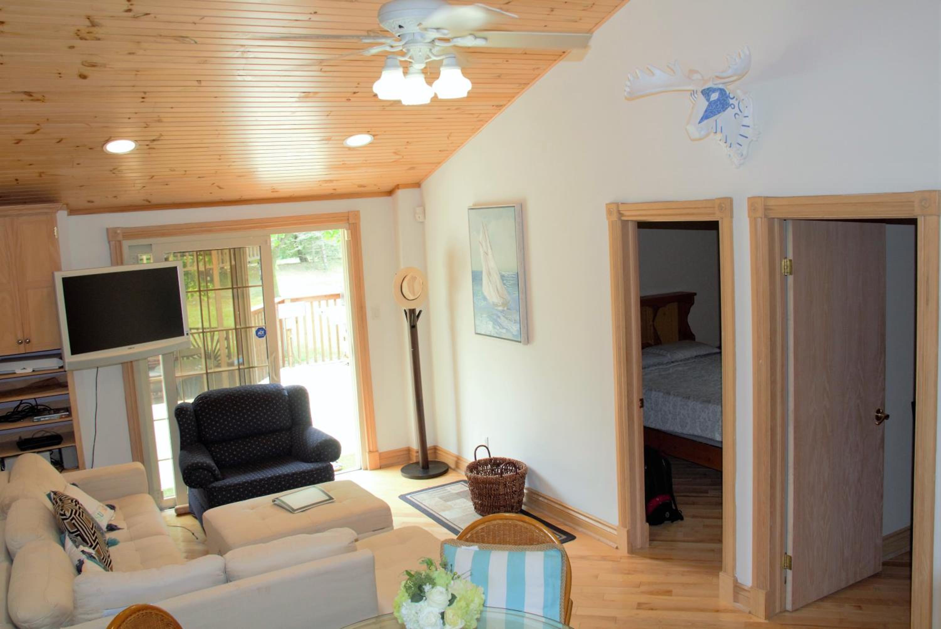 Ipperwash Bliss: Gated, Hear the wave, Sleep 7