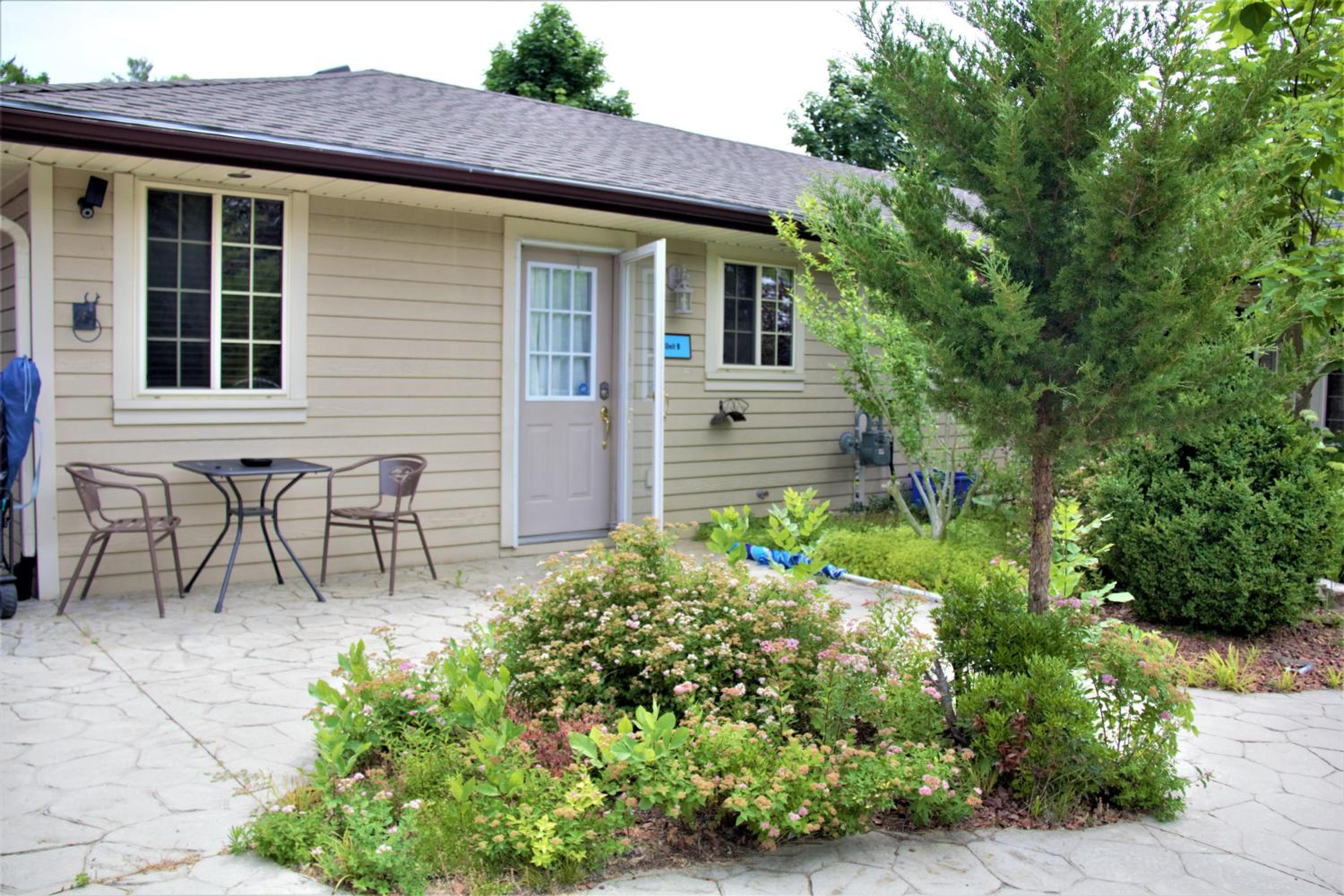 Ipperwash Bliss: Gated, Hear the wave, Sleep 7