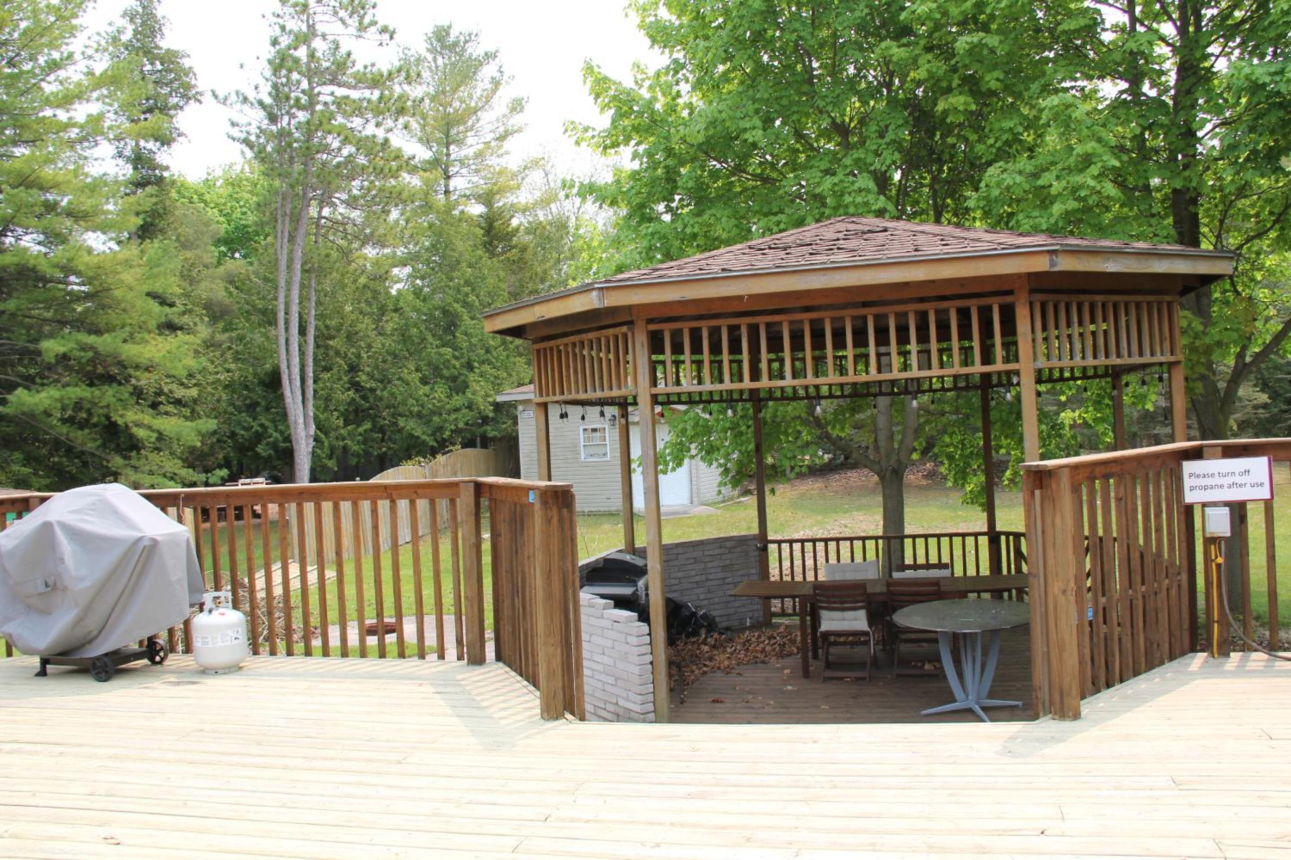 Ipperwash Bliss: Gated, Hear the wave, Sleep 7