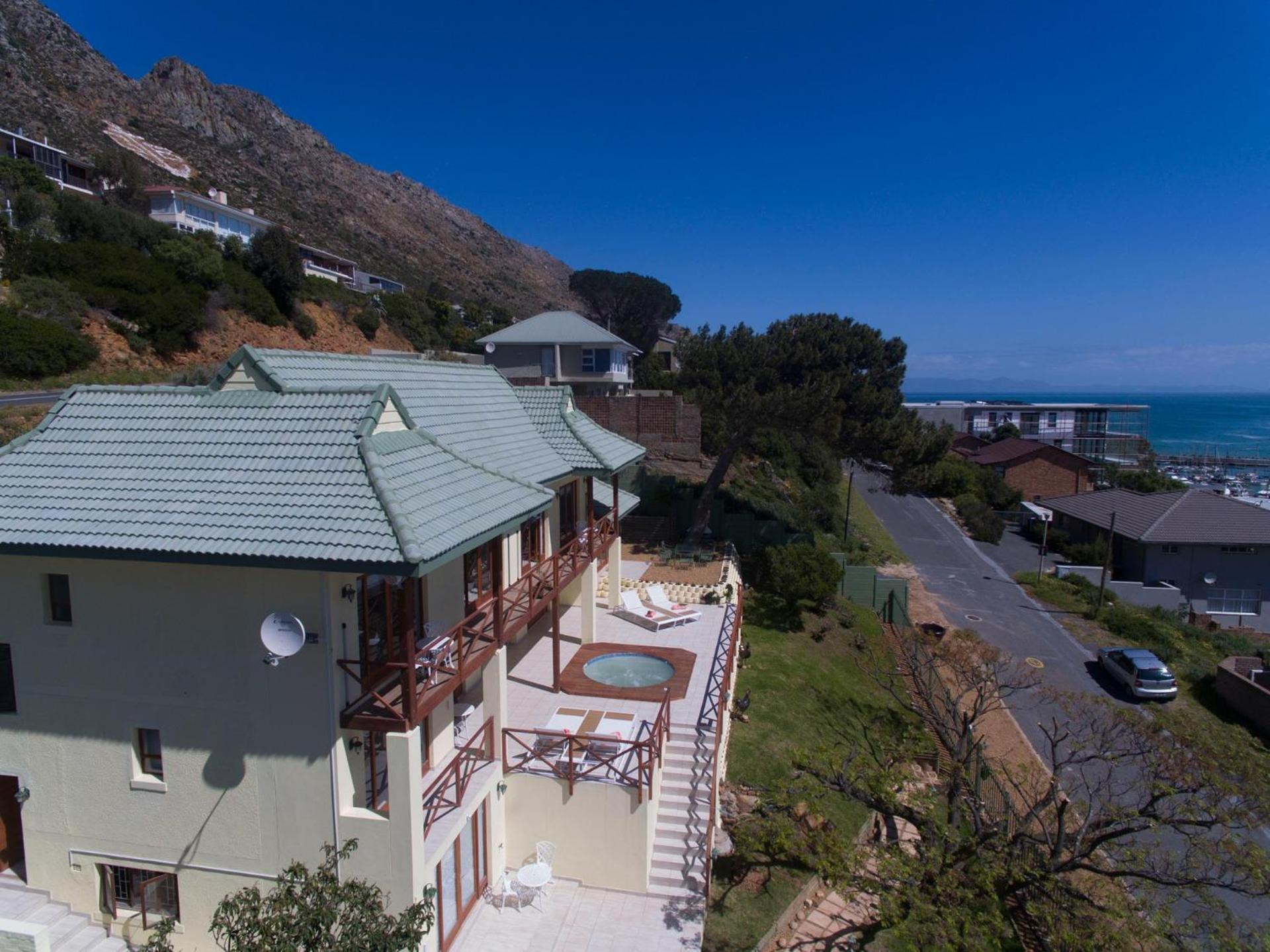 Le Gaulois Luxury Apartments, sleeps 2, Sea Views view 3