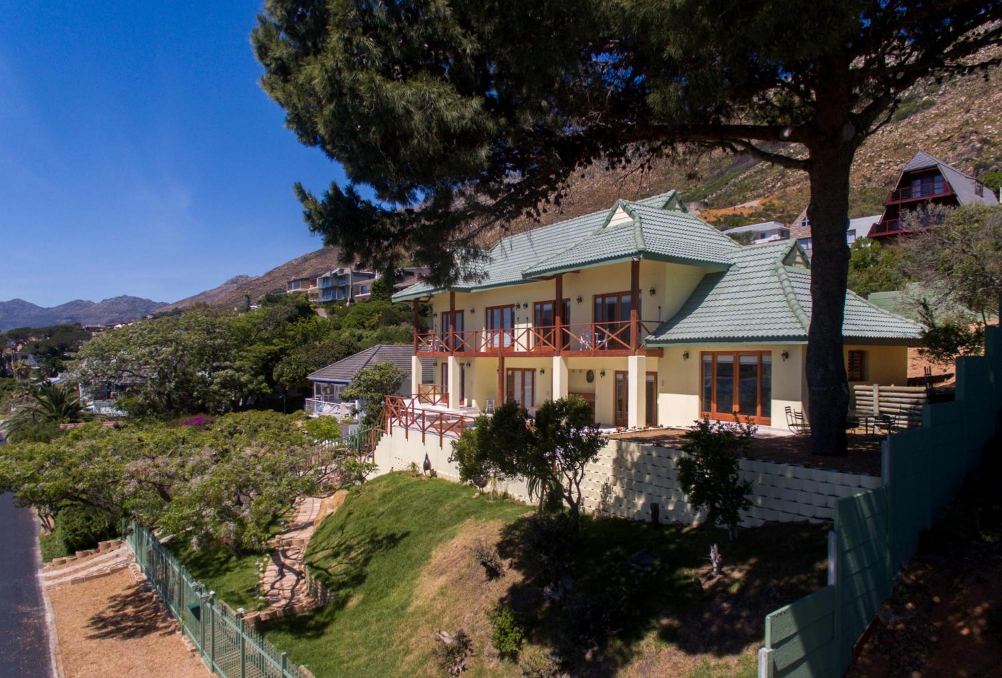 Le Gaulois Luxury Apartments, sleeps 2, Sea Views view 4