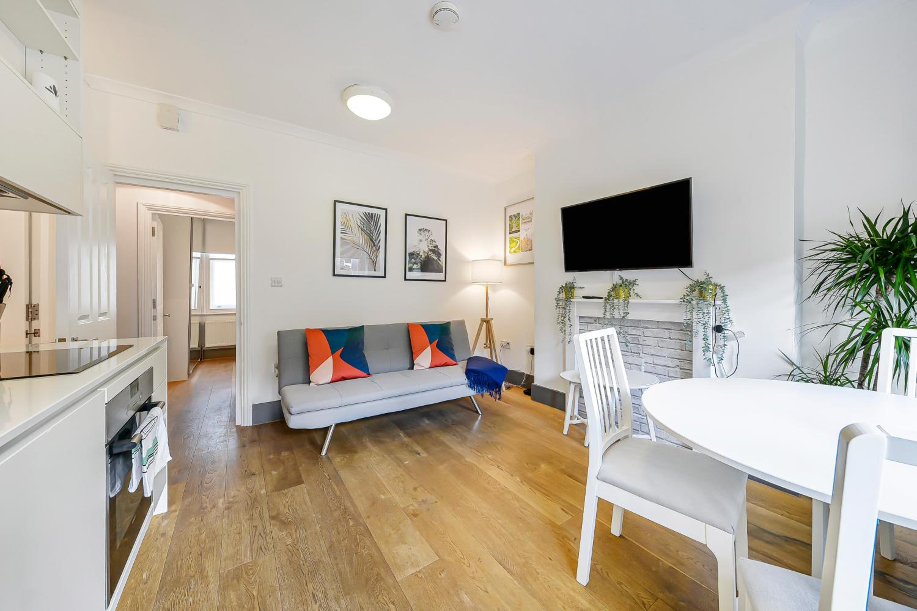 Modern one bedroom in Fitzrovia, Central London