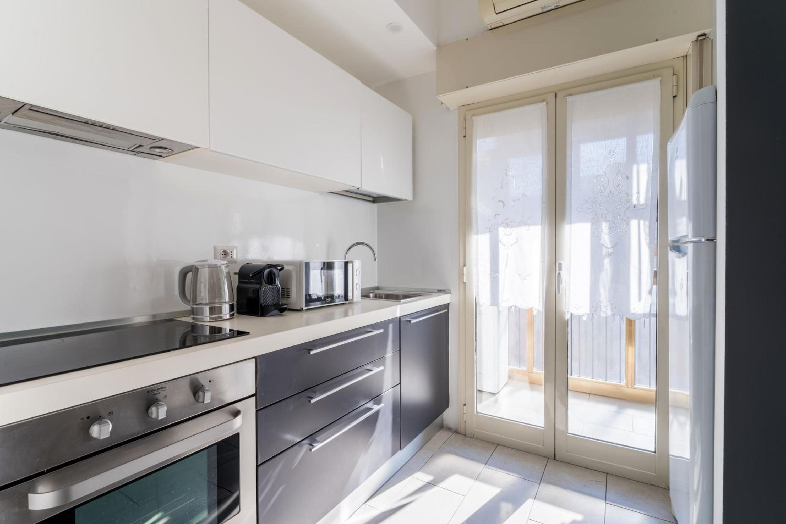 Maison Lumiere, Design Apt 5 min from Tiburtina Station