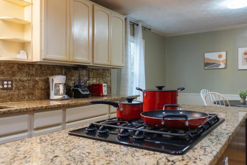 Pet Friendly Home with Hot tub and Swimming Pool , Atlanta Suburb view 3