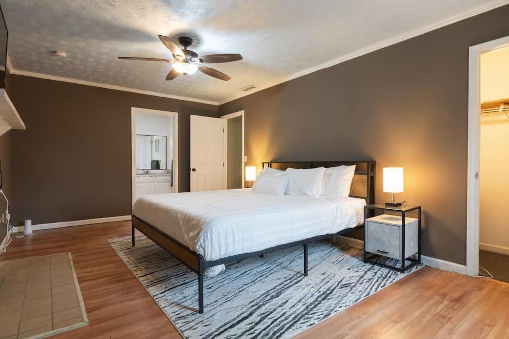 Pet Friendly Home with Hot tub and Swimming Pool , Atlanta Suburb view 4