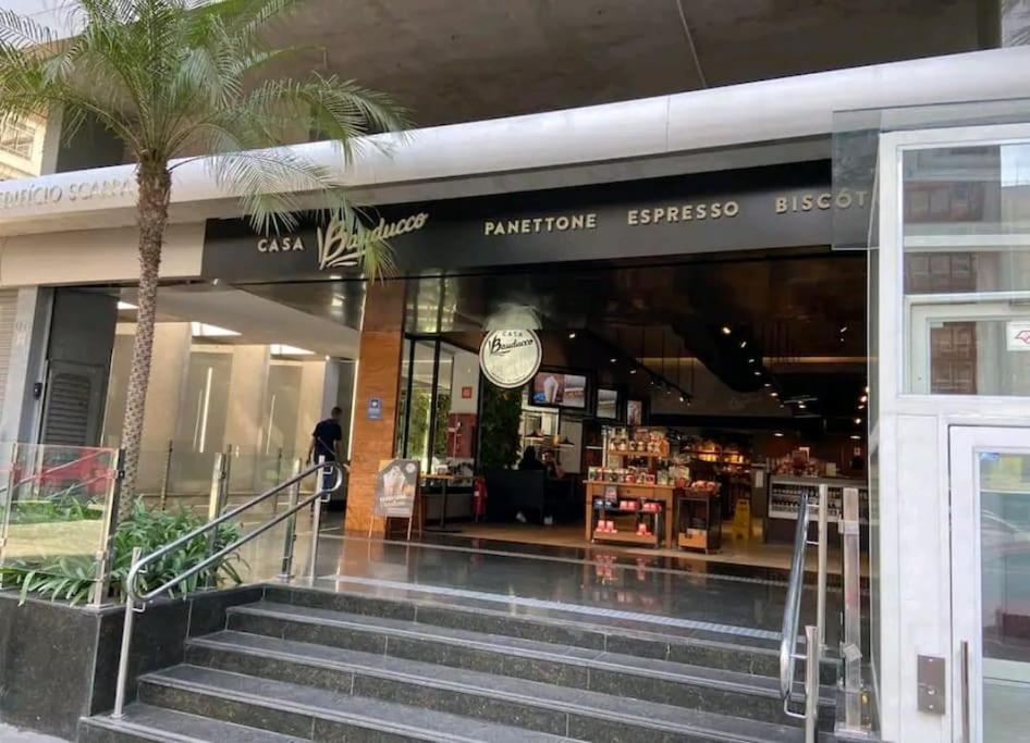 Studio na Paulista com vista para o MASP