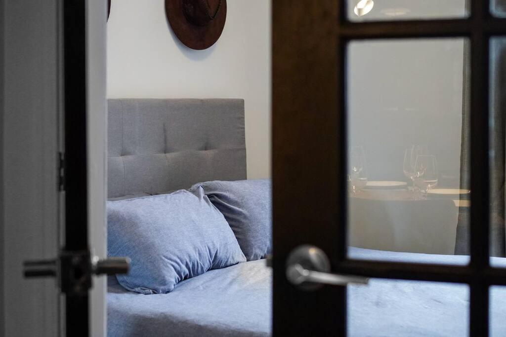 The Cozy Country Den