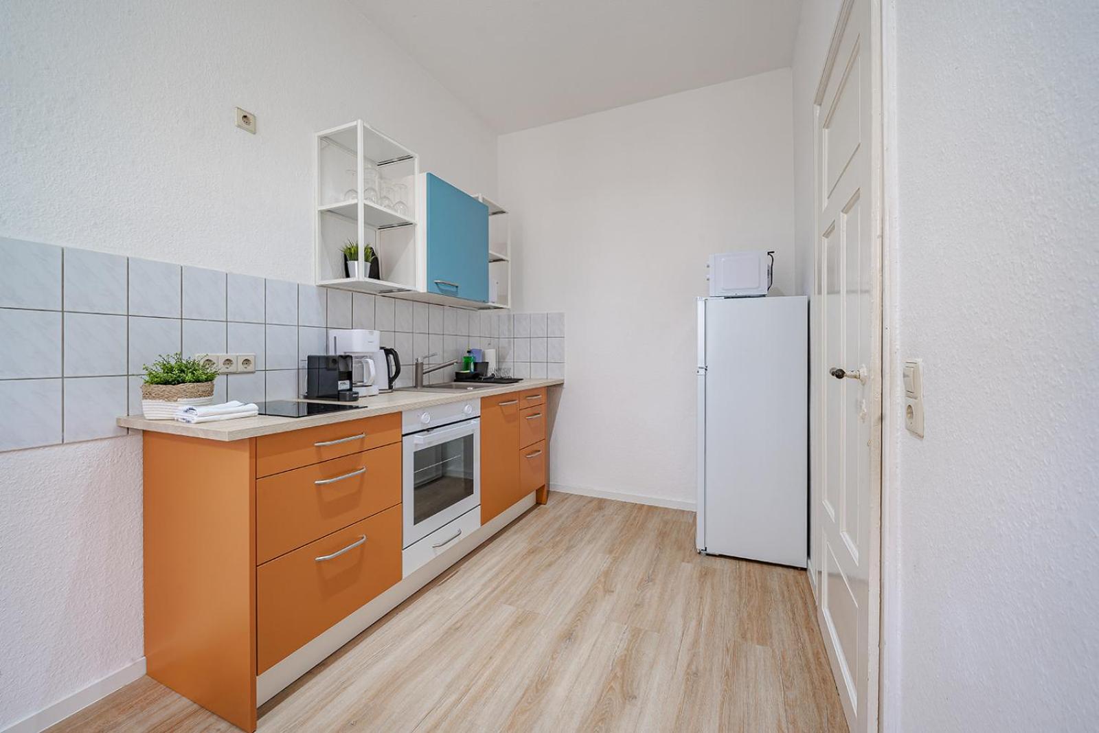 Benville BV05 - Für Kurztrip & Business - Stellbare Einzelbetten - Waschmaschine - WLAN - Mikrowelle & Nespresso - Bahnhof 2min - Supermarkt 3min - Porzell