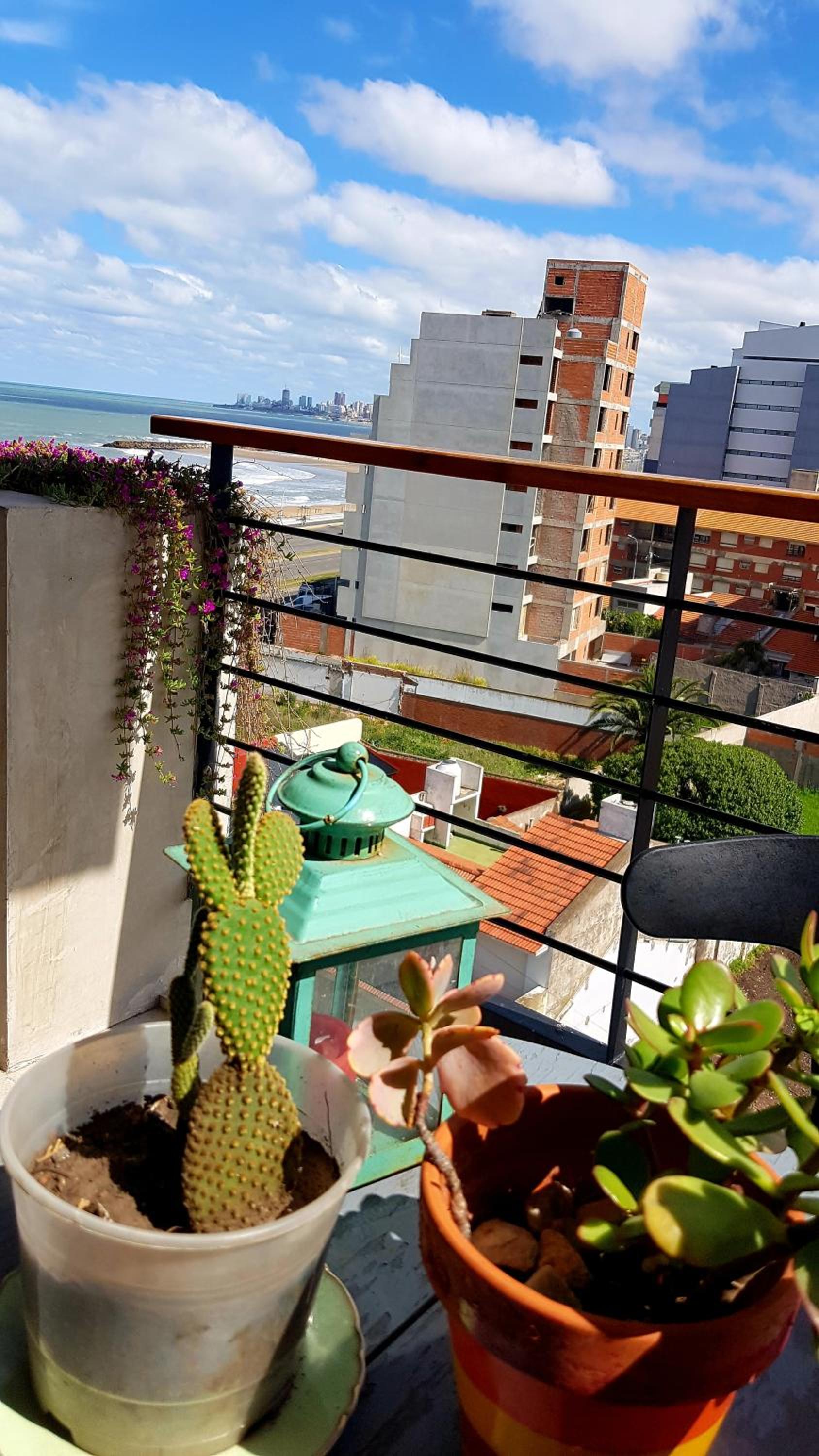 Semipiso Casaverde,con doble vista al mar, frente a la playa!con cochera y balcón terraza