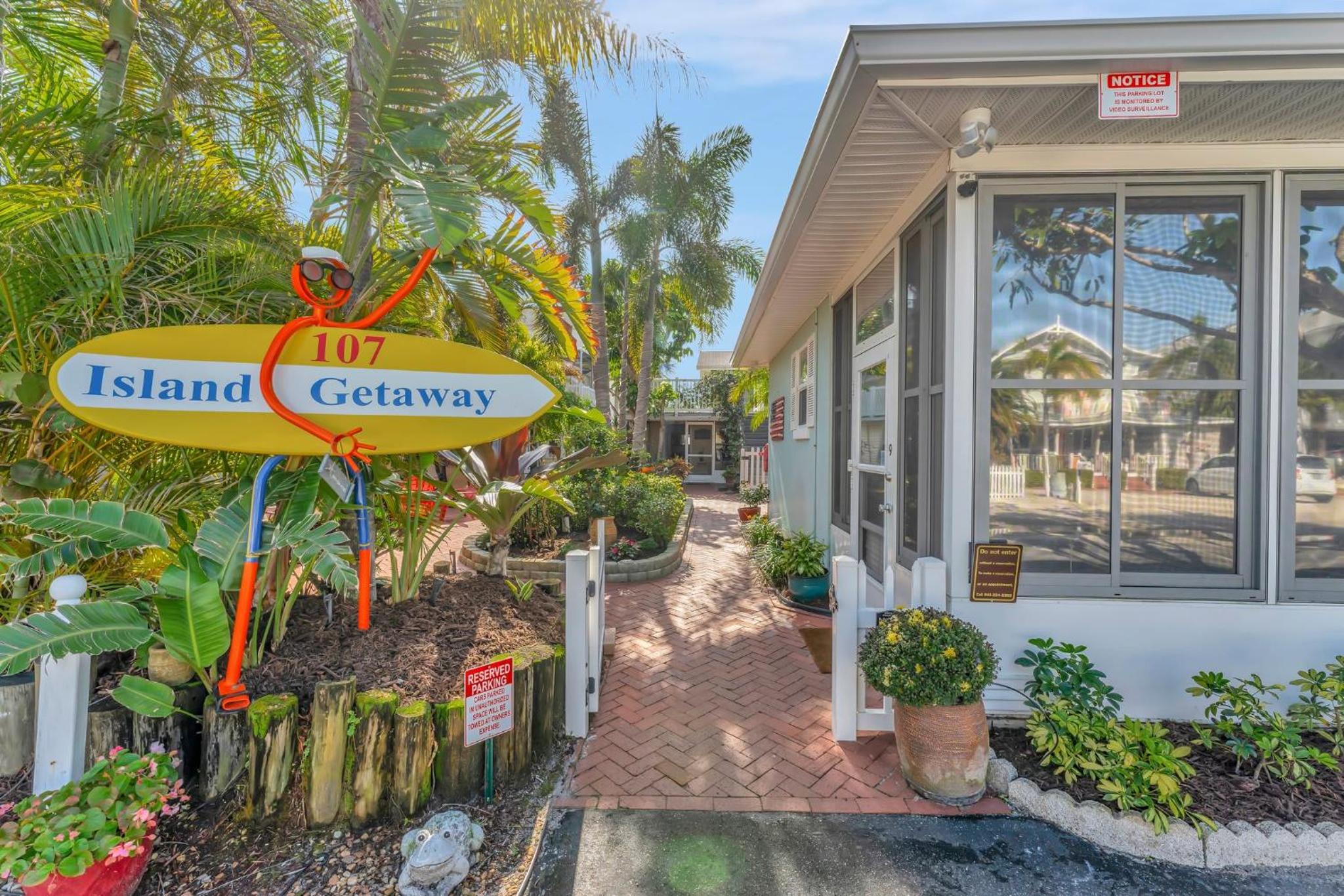 Searenity Stand Alone 2 bed 1 bath Beach Cottage view 2