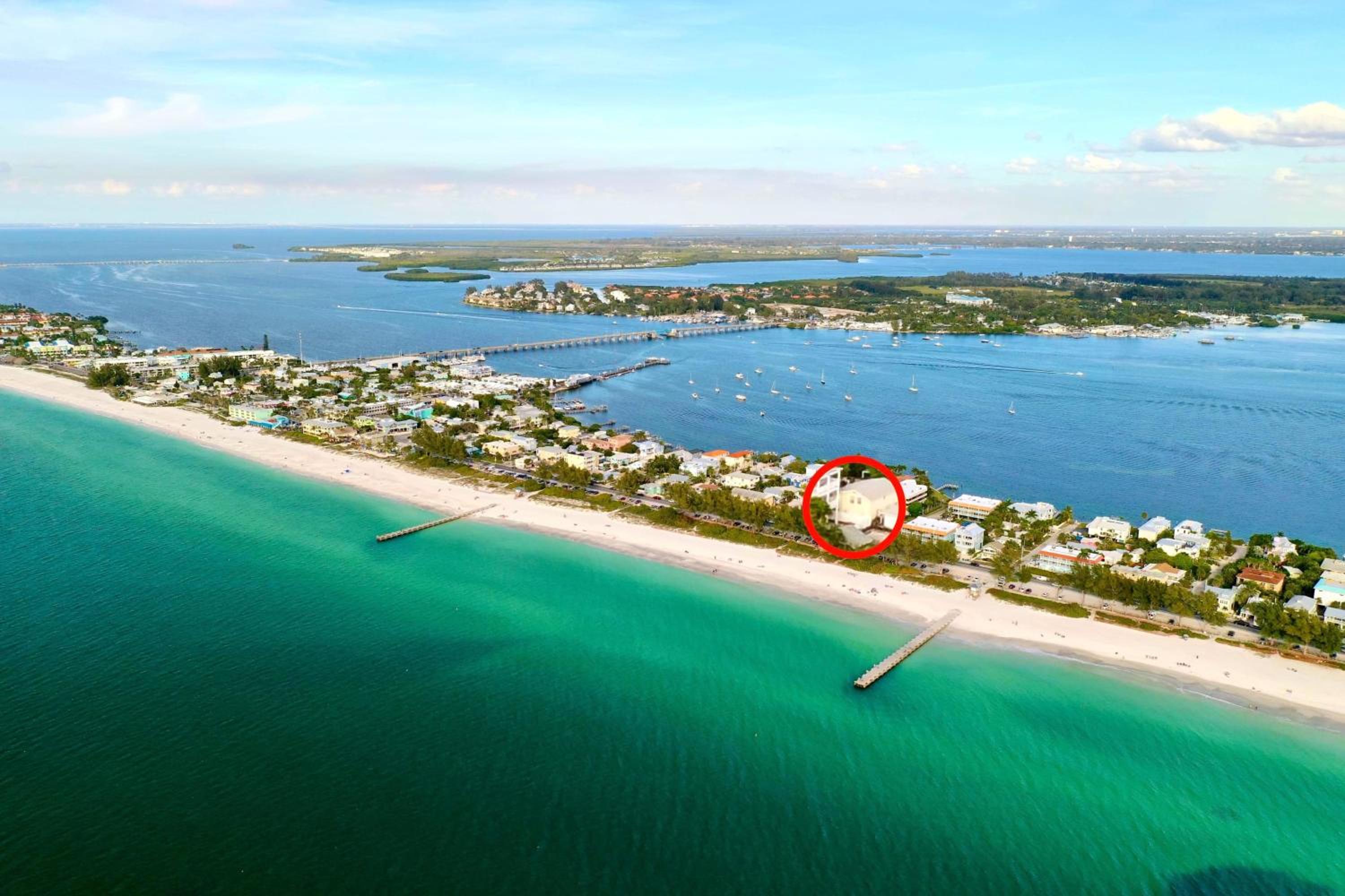 Searenity Stand Alone 2 bed 1 bath Beach Cottage view 4
