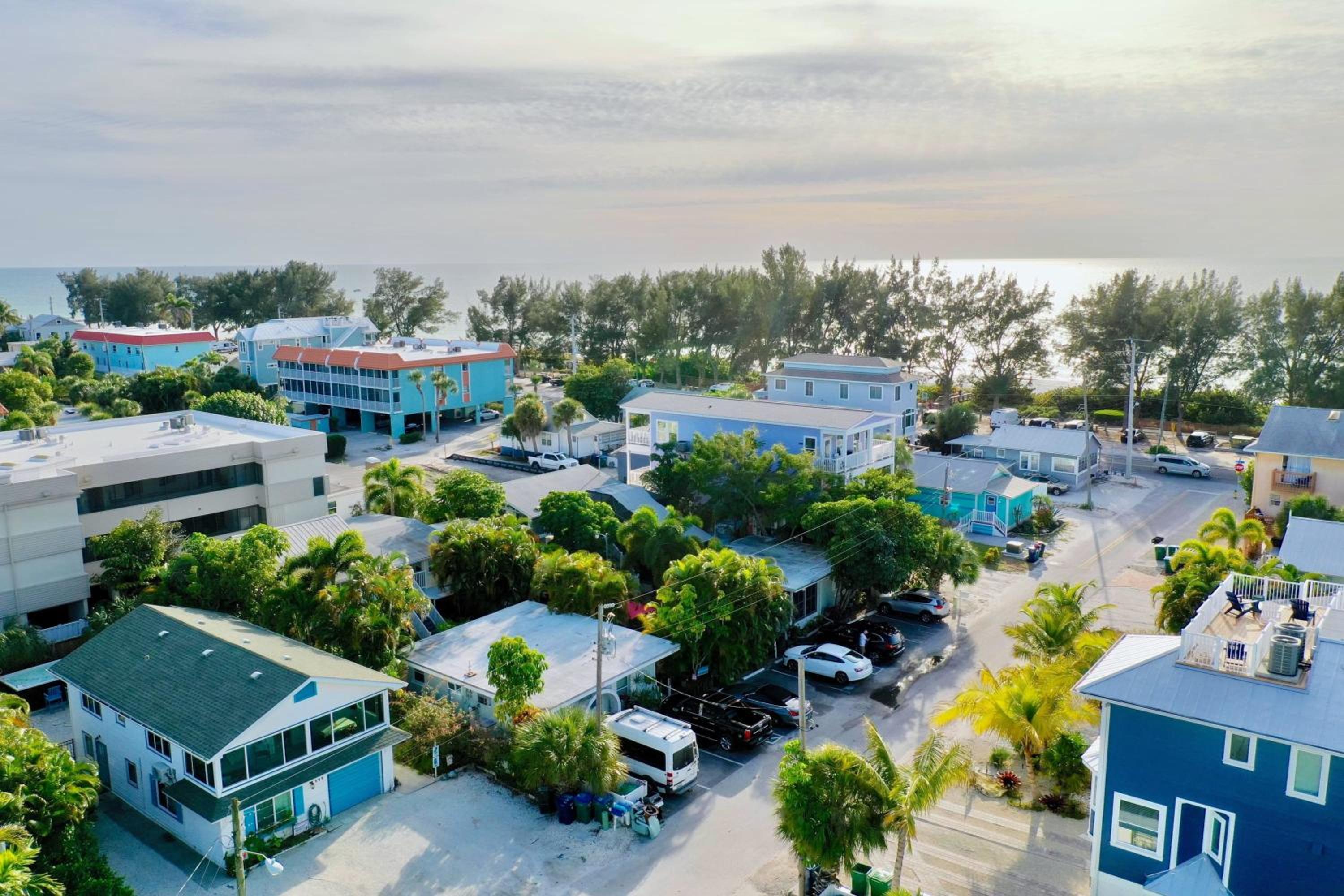 Searenity Stand Alone 2 bed 1 bath Beach Cottage view 5