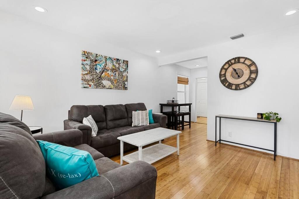 Perfect FLL Location with Putting Green view 5