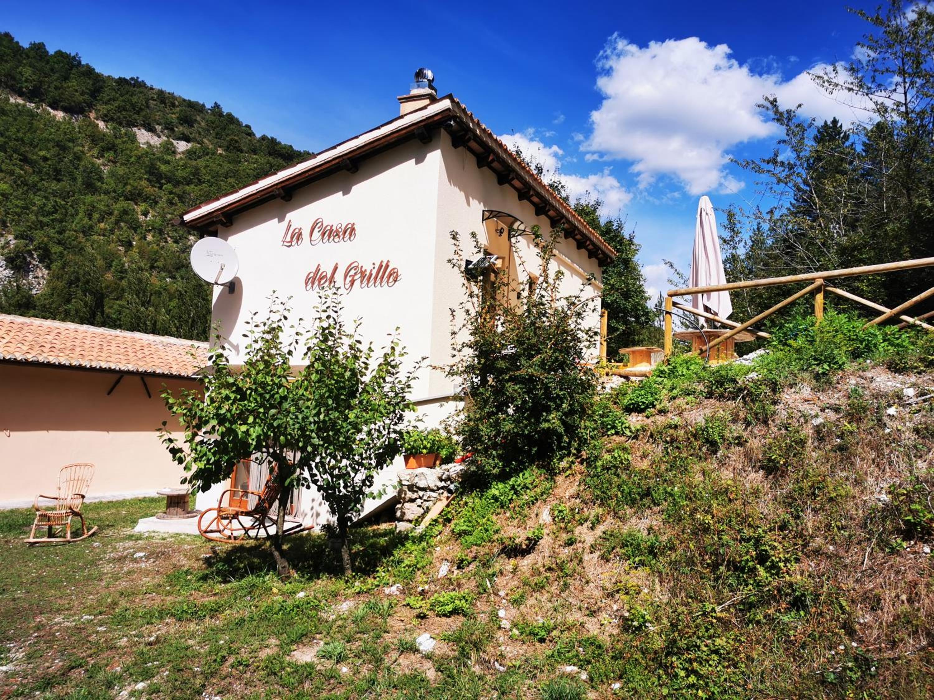 LA CASA DEL GRILLO - Valle del Menotre - Rasiglia view 3
