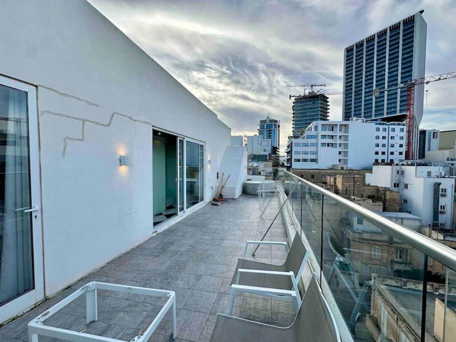 Paceville Sea view Penthouse with Jacuzzi! photo 5