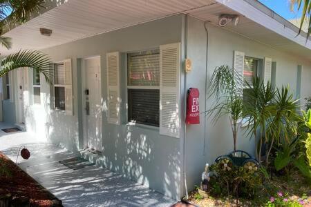 Beachy Keen! 1 bed 1 bath ground floor steps to beach