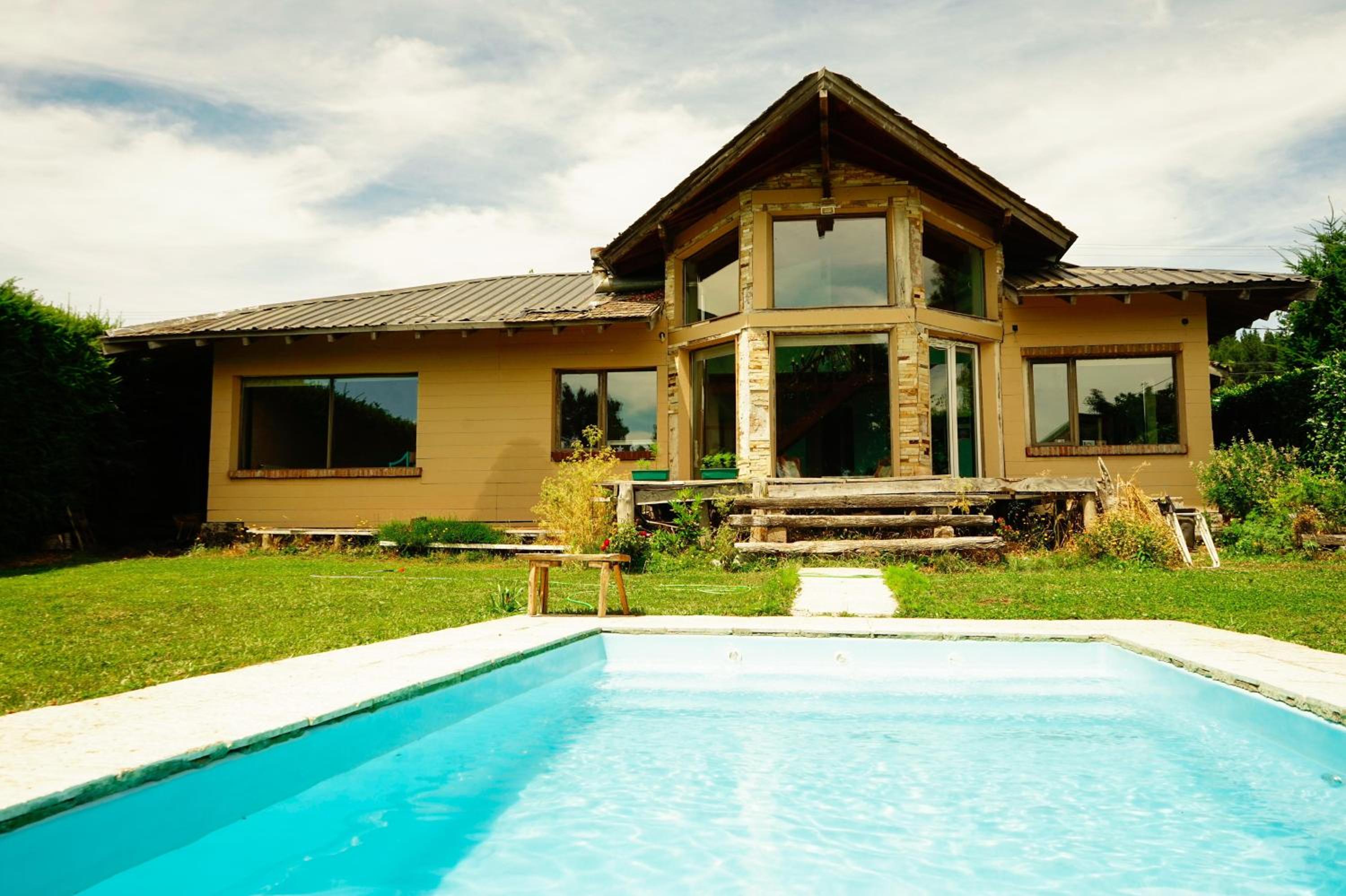 hermosa casa a una cuadra del lago