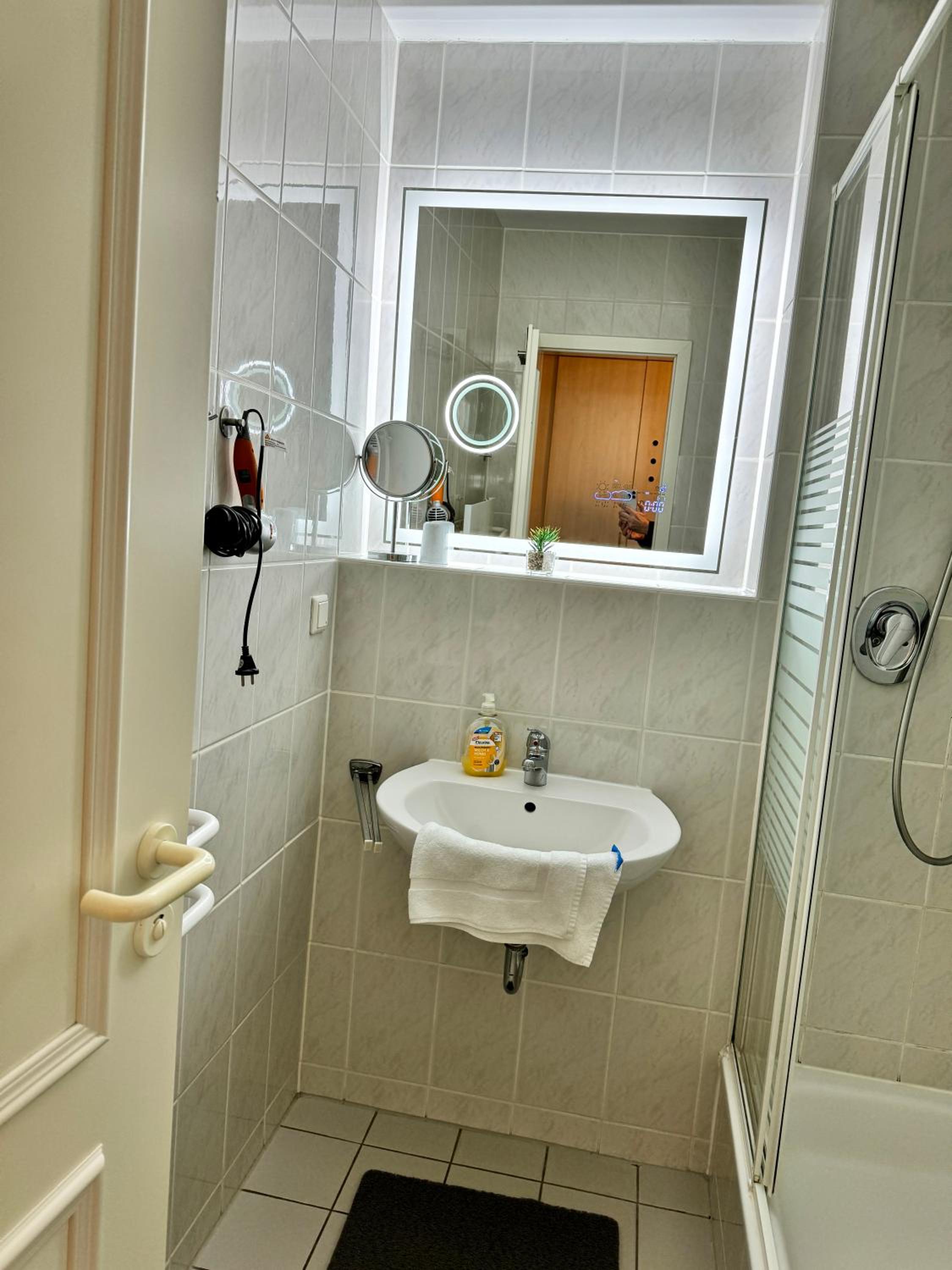 Möwenblick Bakenberg-41 Ferienwohnung mit Terrasse, Doppelbett, Schlafsofa, vollständige Komfortküche