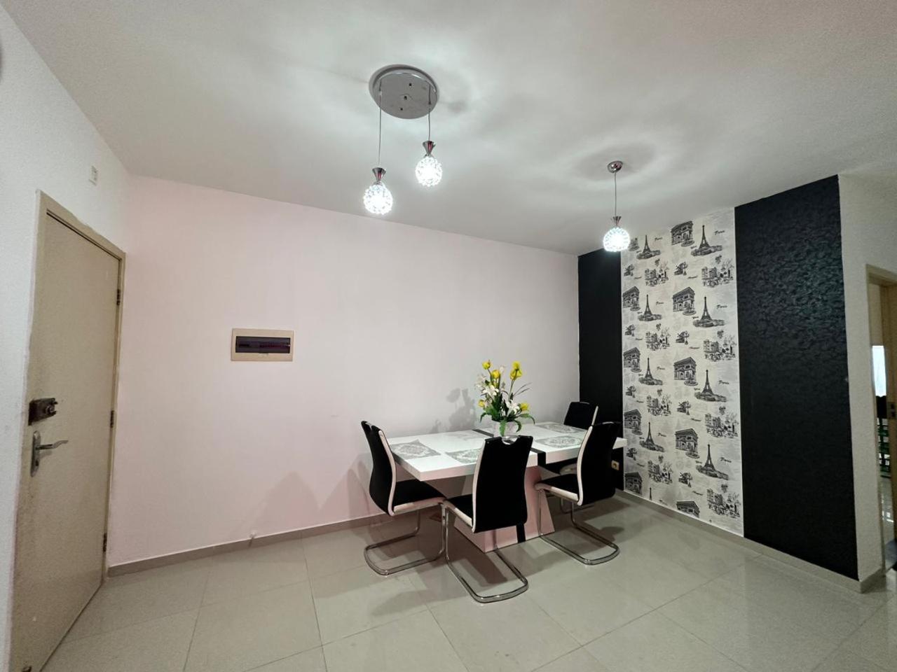 Viana - Apartment - Sleeps 6 - Garden - Pool
