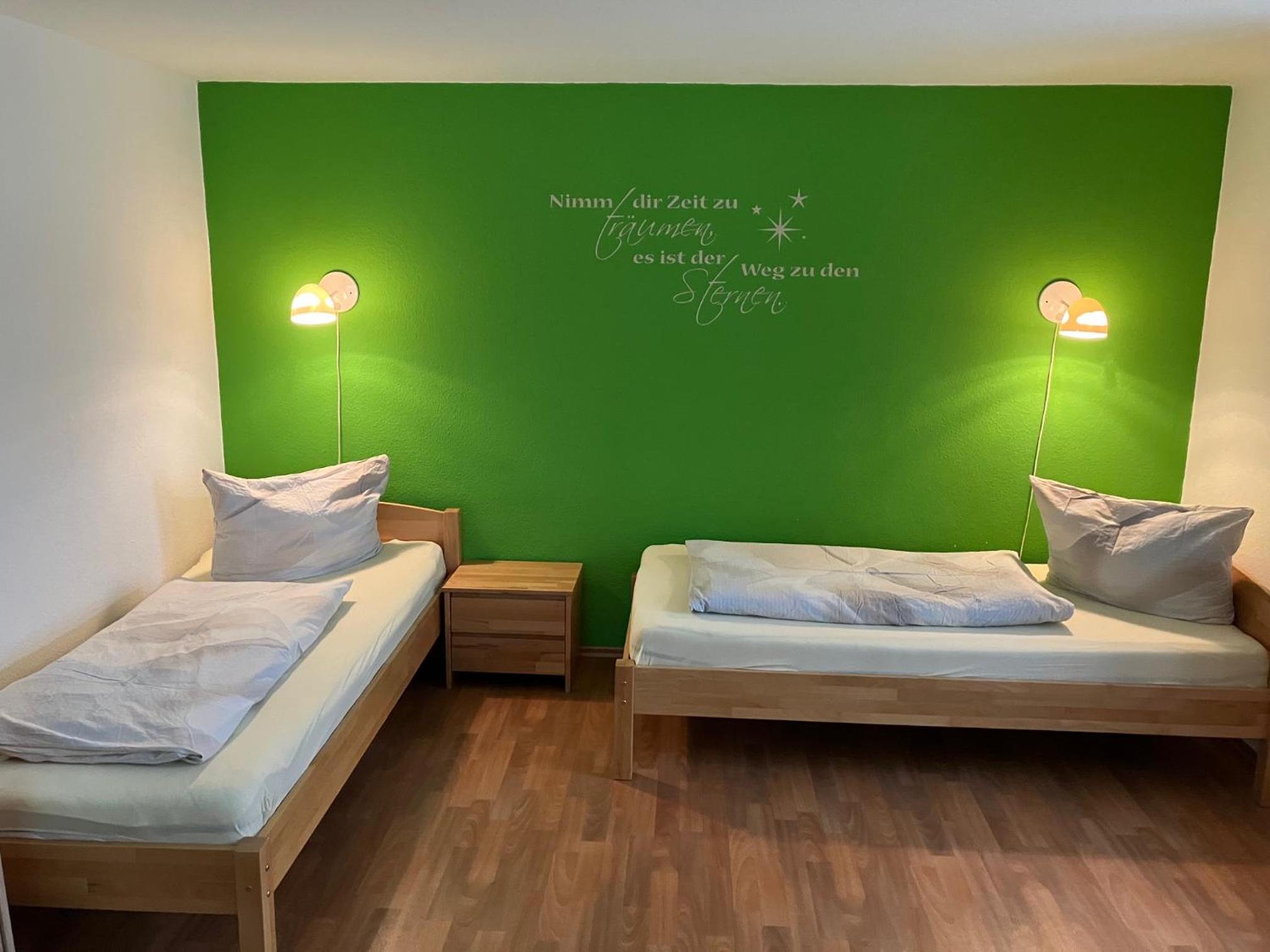 Ferienwohnung Morgensonne am Kurpark Bad Berka # gratis Parkplatz # ebenerdig # Spielplatz # WLAN # 2 Schlafzimmer # Nähe Weimar # Weimarer Land # Smart-TV view 2