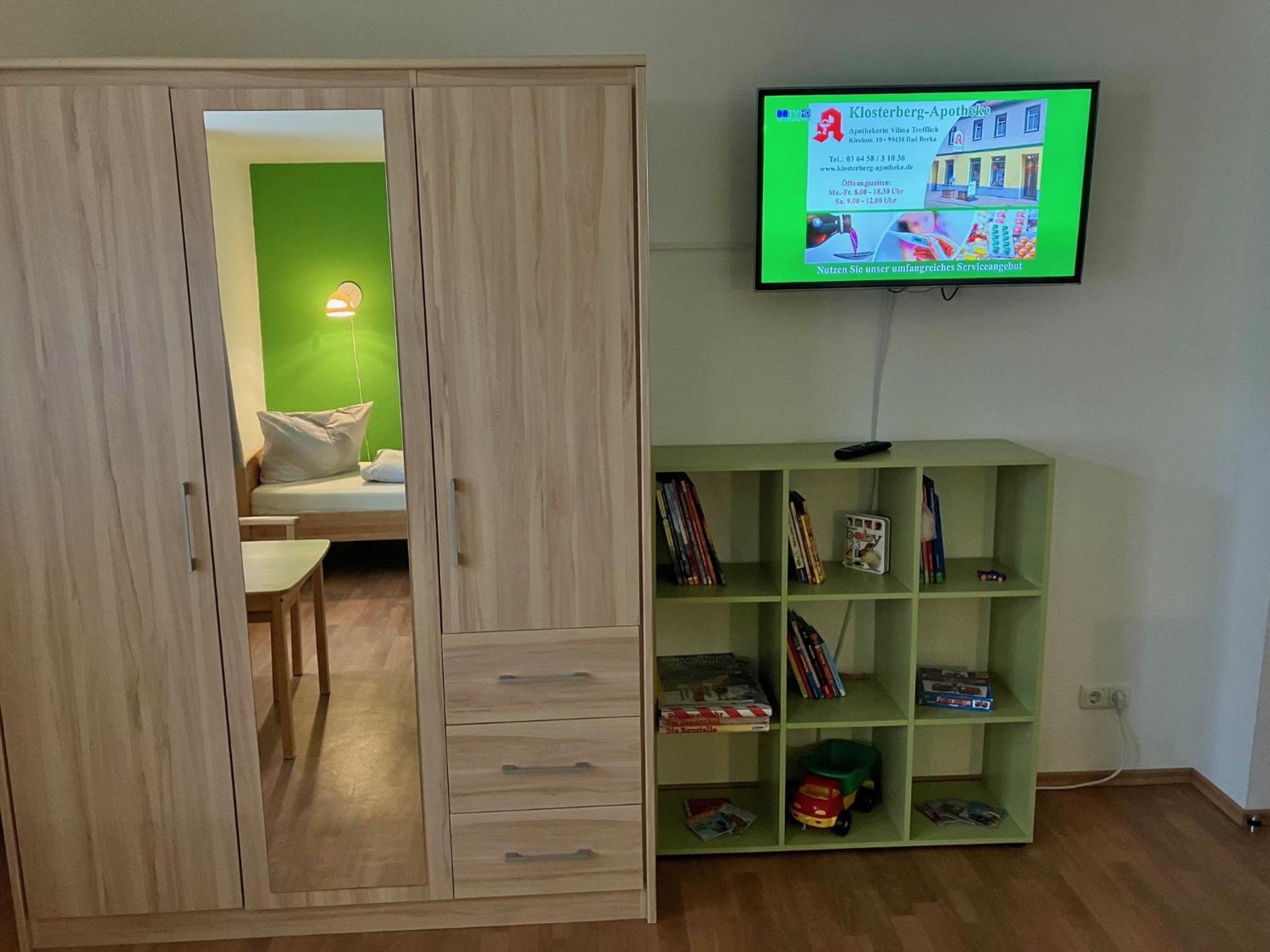 Ferienwohnung Morgensonne am Kurpark Bad Berka # gratis Parkplatz # ebenerdig # Spielplatz # WLAN # 2 Schlafzimmer # Nähe Weimar # Weimarer Land # Smart-TV view 4