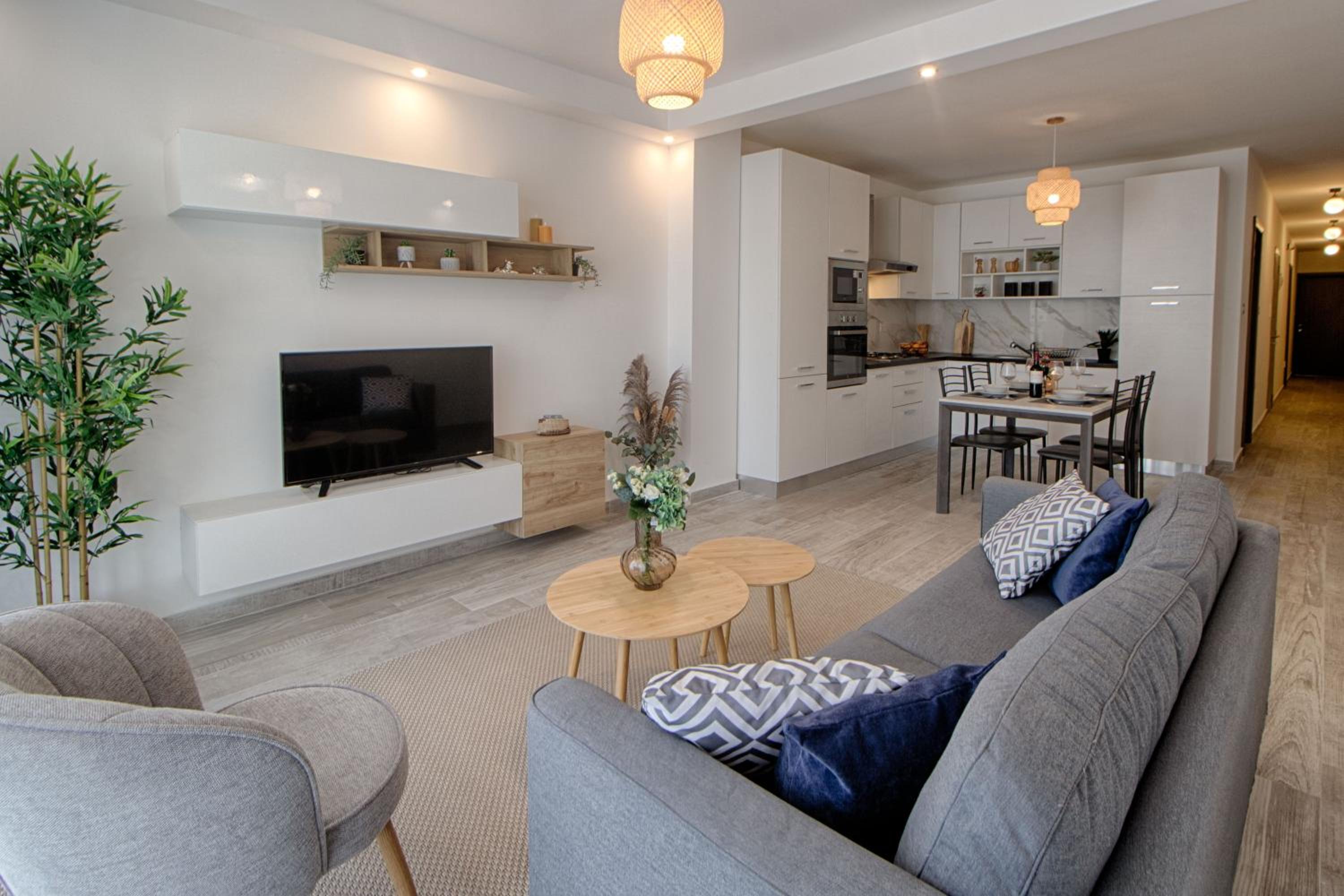 Bright 2 Bedroom 2 Bath Apartment close to sea photo 1