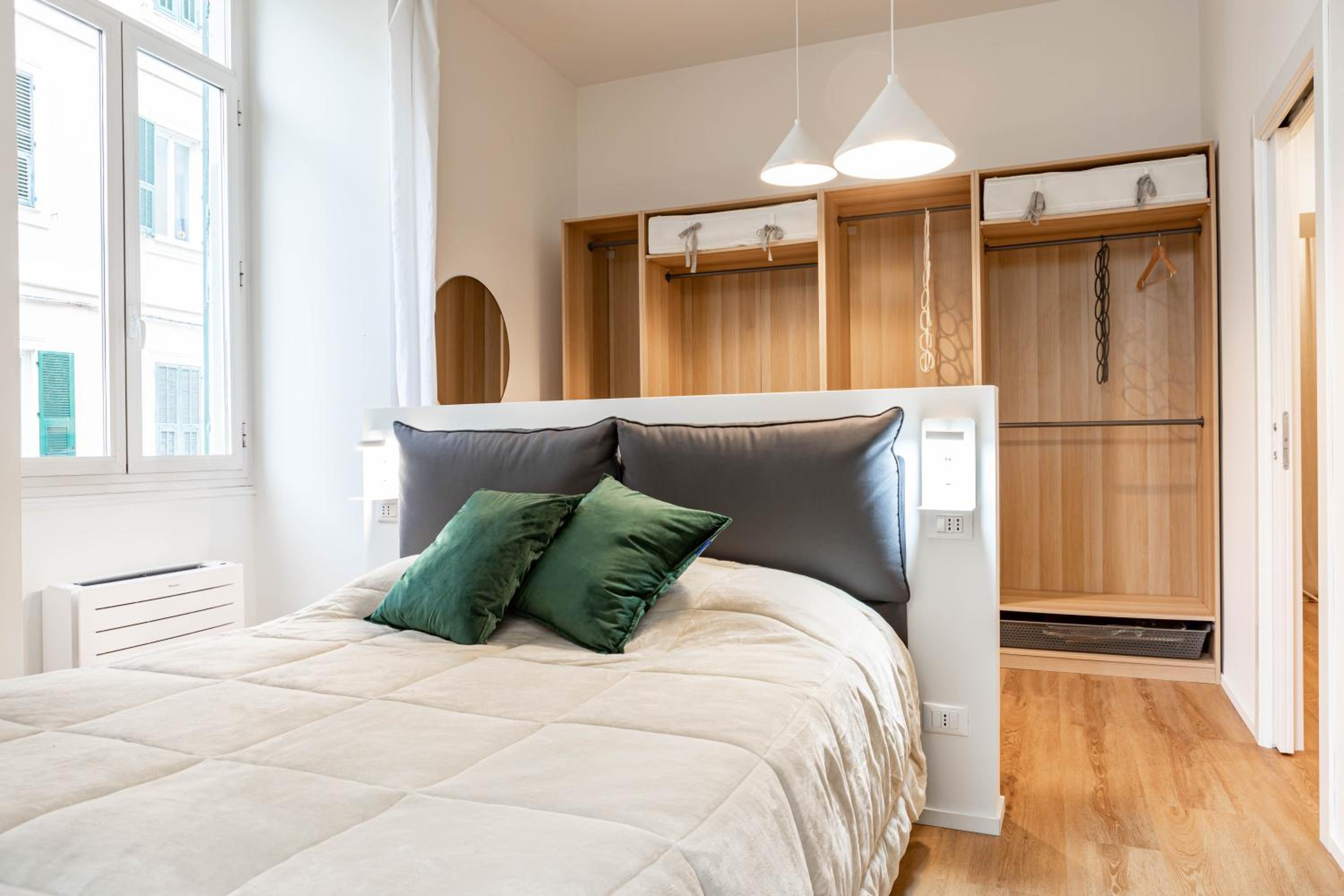 H11 [The Queen's Apartment] Ariston - Centro view 5