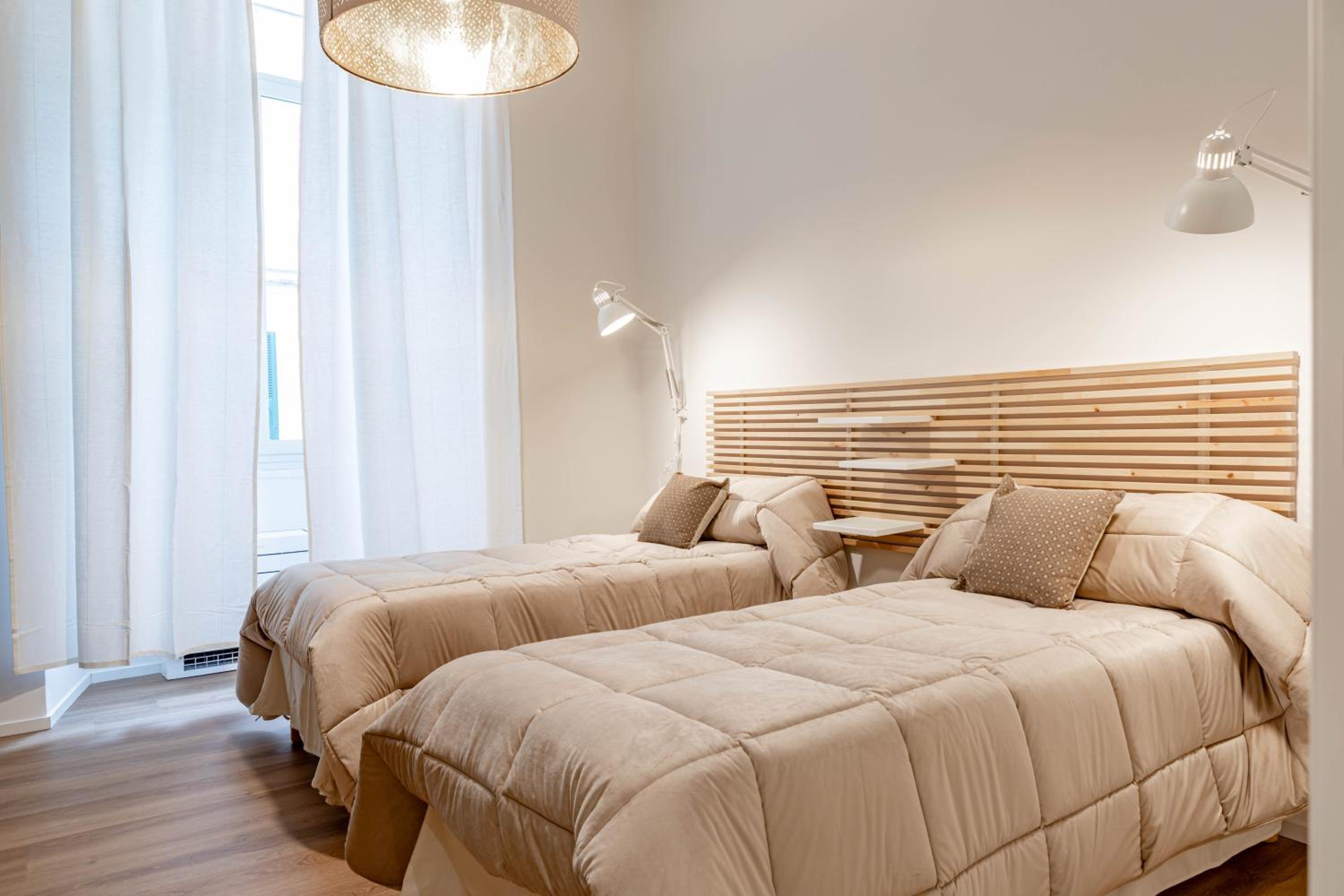 H11 [The Queen's Apartment] Ariston - Centro view 2